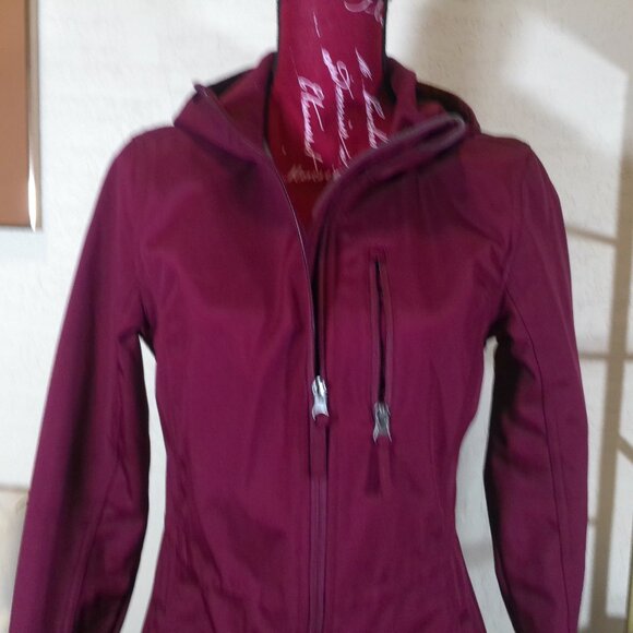 Free Tech Jacket Coat Weather Resistant Zip Burgundy Hooded Fleece Lined Women S - Picture 2 of 9